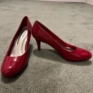 Red pumps, size 9. Never worn.